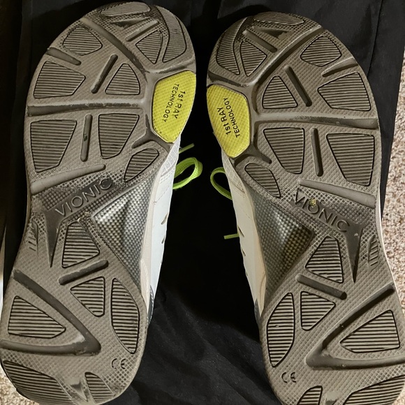 Vionic Sneakers - Picture 2 of 3